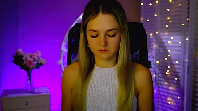 Snapshot of DeboraLarson chatting on 11/29/25, 03:31 DeboraLarson online show from 11/29/25, 03:31