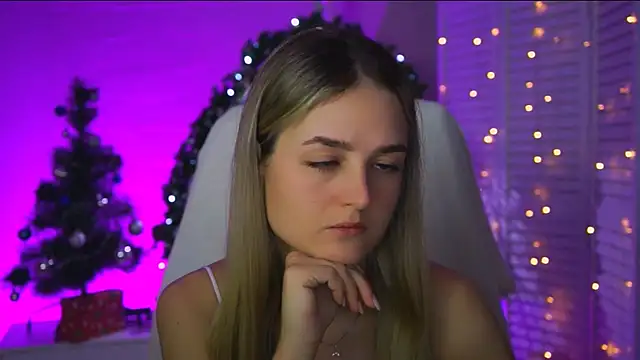 Snapshot of DeboraLarson chatting on 12/16/25, 03:33 DeboraLarson online show from 12/16/25, 03:33