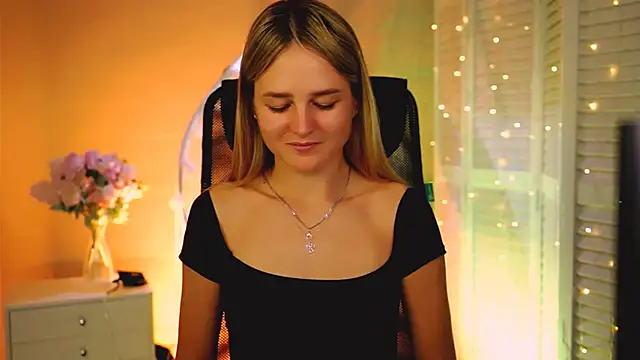 DeboraLarson online show from 04/15/26, 03:13