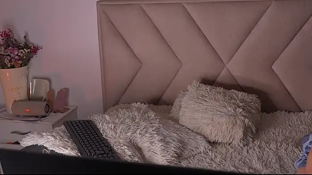 Snapshot of Bonnieshyy chatting on 05/24/26, 04:50 Bonnieshyy online show from 05/24/26, 04:50