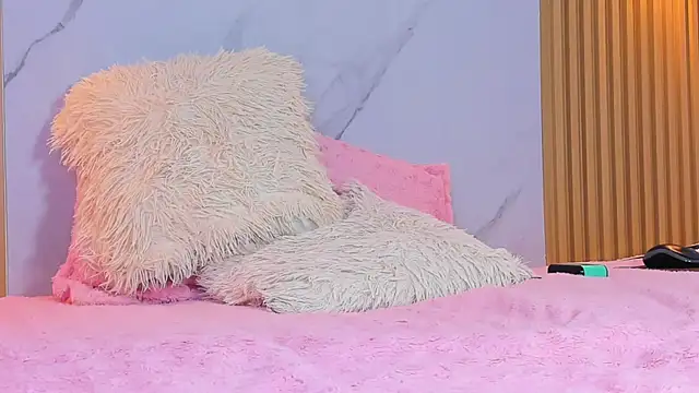 Snapshot of miss_Ari chatting on 12/24/24, 01:16 miss Ari online show from 12/24/24, 01:16