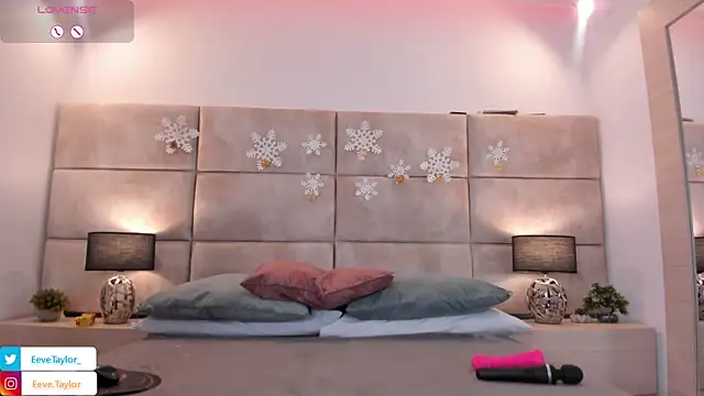 Eevee Taylor online show from 12/23/25, 03:04