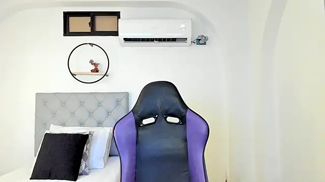 LiamGarcia1 online show from 02/05/25, 12:38