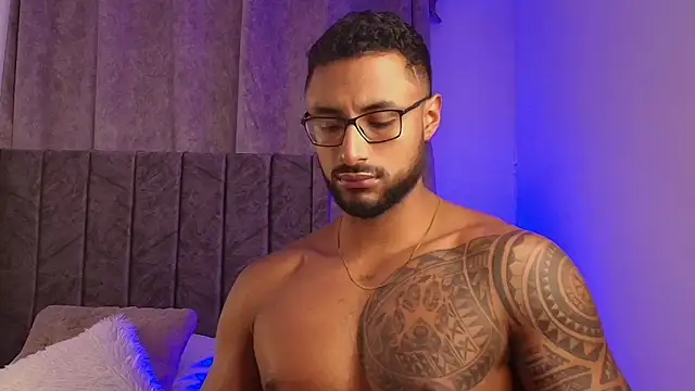 LiamGarcia1 online show from 02/11/25, 04:01