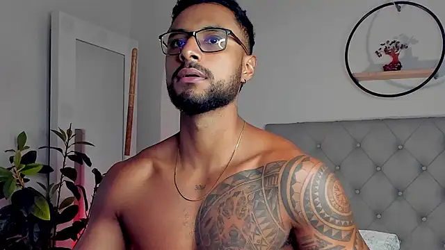 LiamGarcia1 online show from 02/13/25, 03:46