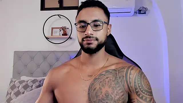 LiamGarcia1 online show from 02/20/25, 12:25