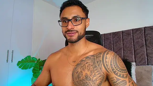 LiamGarcia1 online show from 10/03/25, 04:04