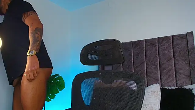 LiamGarcia1 online show from 10/11/25, 01:09