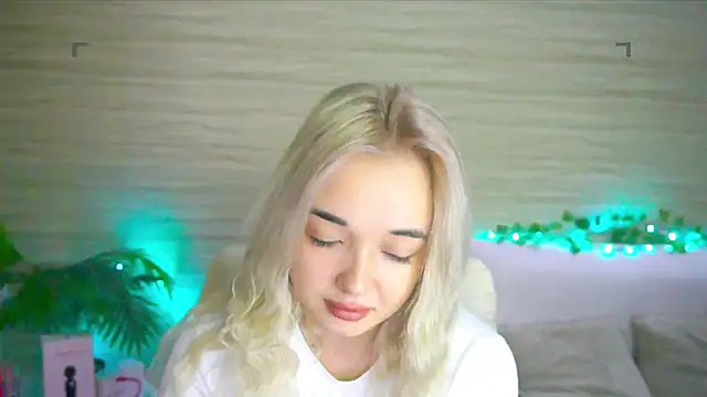 Ashley S online show from 09/24/25, 10:13