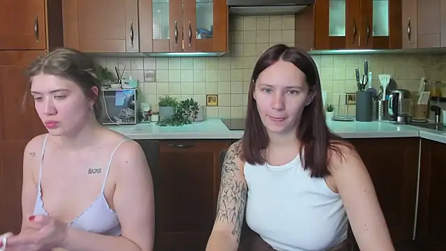 HotCaramellsTV online show from 05/03/26, 10:54
