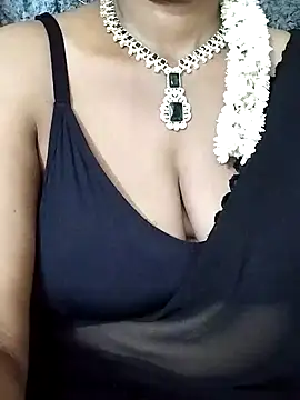 Snapshot of sophia600 chatting on 12/14/24, 05:25 sophia600 online show from 12/14/24, 05:25