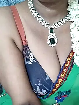 Snapshot of sophia600 chatting on 12/15/24, 07:10 sophia600 online show from 12/15/24, 07:10