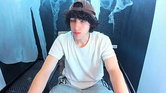 Kerverr  online show from 10/27/25, 02:54