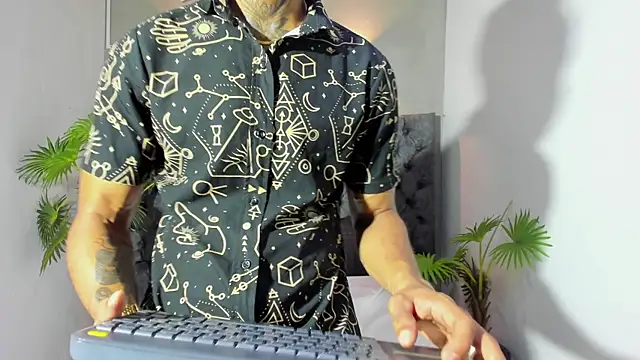 Snapshot of Salomon_koude chatting on 06/17/26, 01:52 Salomon koude online show from 06/17/26, 01:52