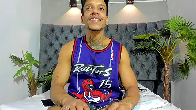 Snapshot of Salomon_koude chatting on 07/16/26, 04:40 Salomon koude online show from 07/16/26, 04:40