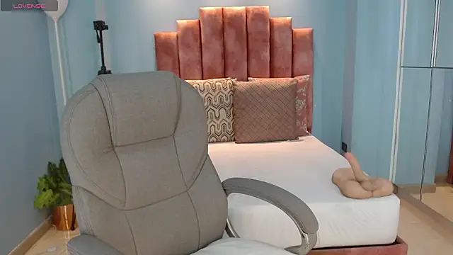 sussy leon online show from 03/19/26, 11:36