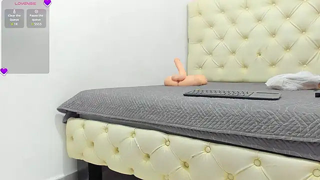 ElisabethMassey online show from 10/06/25, 01:08