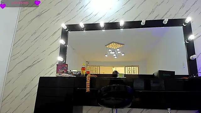 ElisabethMassey online show from 10/31/25, 01:56