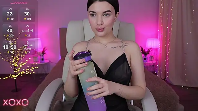 YourLolaBunny online show from 01/28/25, 05:11