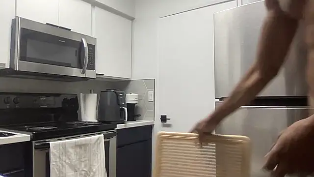 Snapshot of Blacklength chatting on 02/13/25, 08:55 Blacklength online show from 02/13/25, 08:55