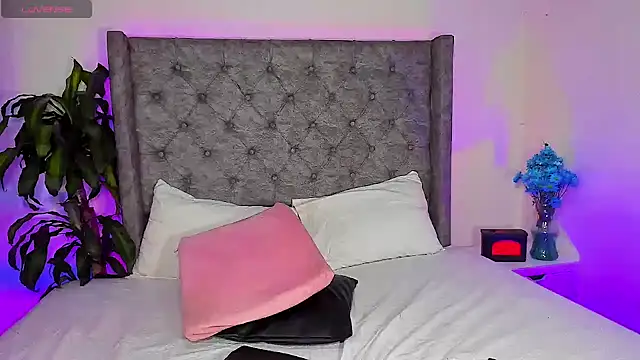 Snapshot of astridjonness chatting on 02/20/25, 12:08 astridjonness online show from 02/20/25, 12:08