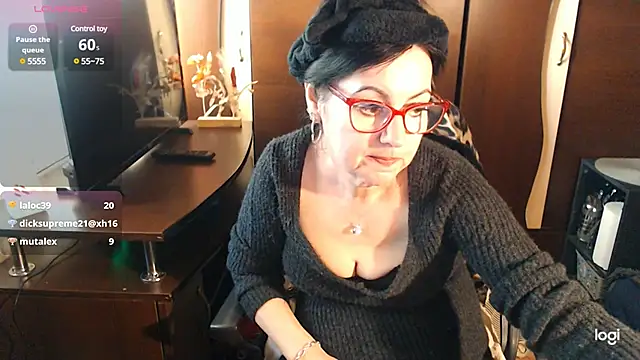 Snapshot of exymilf_ chatting on 02/25/25, 02:44 exymilf online show from 02/25/25, 02:44