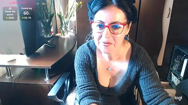 Snapshot of exymilf_ chatting on 03/05/25, 11:38 exymilf online show from 03/05/25, 11:38