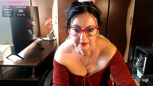 Snapshot of exymilf_ chatting on 10/17/25, 12:08 exymilf online show from 10/17/25, 12:08