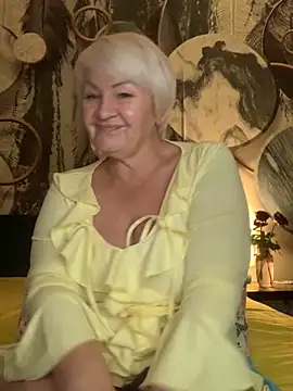 Laura Millf online show from 11/21/25, 04:38