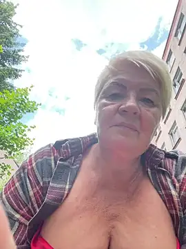 Laura Millf online show from 06/29/26, 10:37