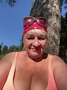 Laura Millf online show from 07/17/26, 02:45