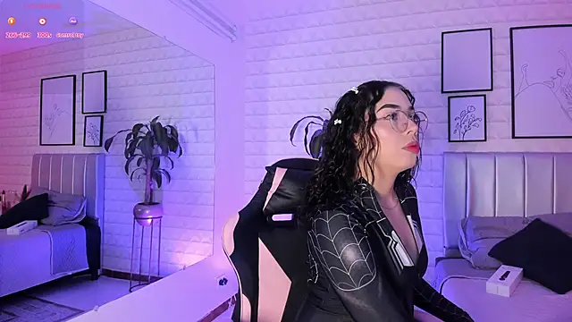 Lizzie-Evans online show from 03/07/26, 12:02