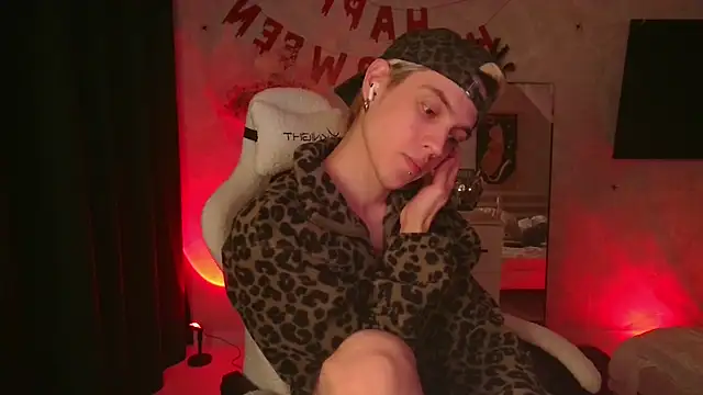 Snapshot of etieeis chatting on 10/28/25, 04:20 etieeis online show from 10/28/25, 04:20