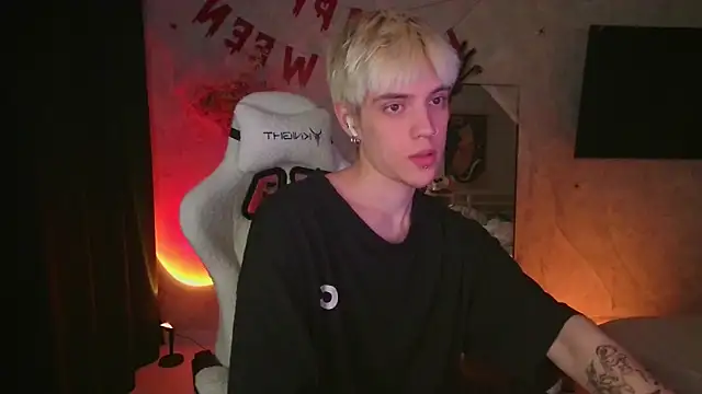 Snapshot of etieeis chatting on 10/29/25, 03:58 etieeis online show from 10/29/25, 03:58