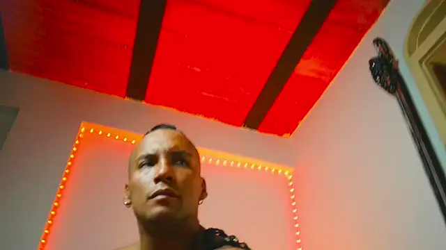 Leonnardo Jaramillo online show from 12/05/24, 03:06