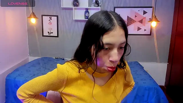 Valeria roussi online show from 10/28/25, 01:58