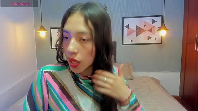 Valeria roussi online show from 10/30/25, 02:40