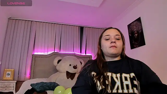 Snapshot of Valentina_Se chatting on 12/13/24, 09:02 Valentina Se online show from 12/13/24, 09:02