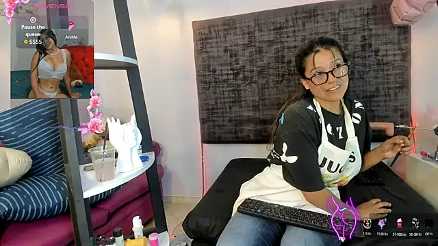 sharoncute1 online show from 11/12/25, 09:47