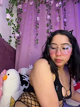 Snapshot of anni_ross chatting on 06/20/26, 12:14 anni ross online show from 06/20/26, 12:14