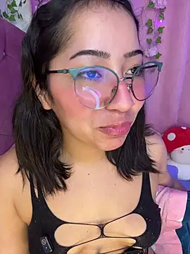 Snapshot of anni_ross chatting on 06/29/26, 10:21 anni ross online show from 06/29/26, 10:21