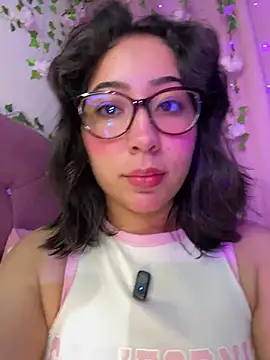 Snapshot of anni_ross chatting on 07/14/26, 10:26 anni ross online show from 07/14/26, 10:26