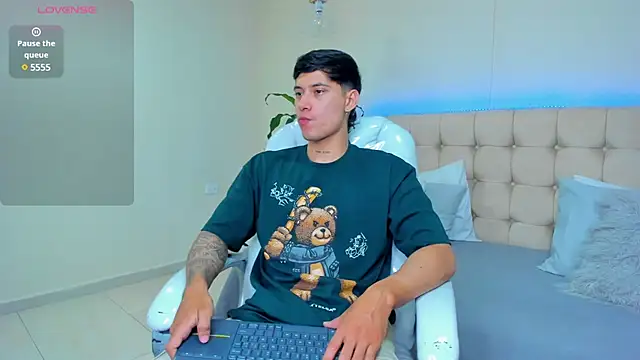 Damian23   online show from 02/12/25, 01:48