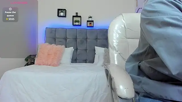 Damian23   online show from 03/04/25, 12:44