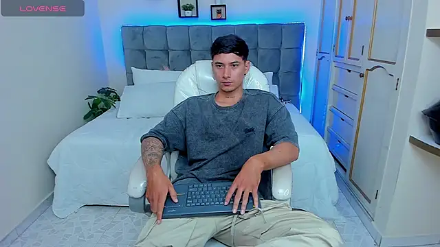 Damian23   online show from 03/07/25, 12:34