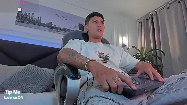 Damian23   online show from 03/15/26, 10:10