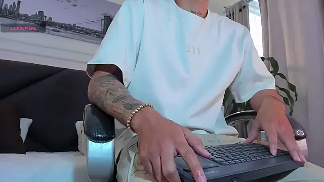 Damian23   online show from 04/14/26, 12:44