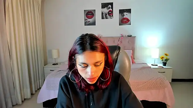Snapshot of Kat_cute_ chatting on 03/18/25, 03:53 Kat cute online show from 03/18/25, 03:53