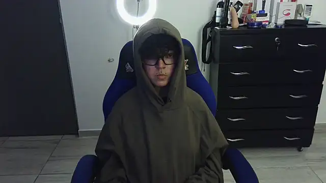 thomascooper7 online show from 02/05/25, 04:16