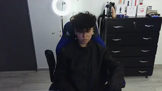 thomascooper7 online show from 02/13/25, 03:07